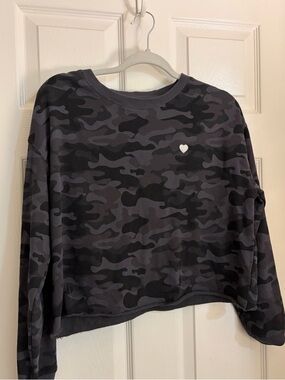Spiritual Gangster Women's Black & Gray Camo Cropped Sweatshirt